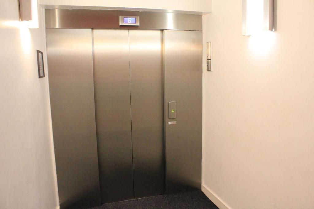Atana Apartments Манчестер Экстерьер фото