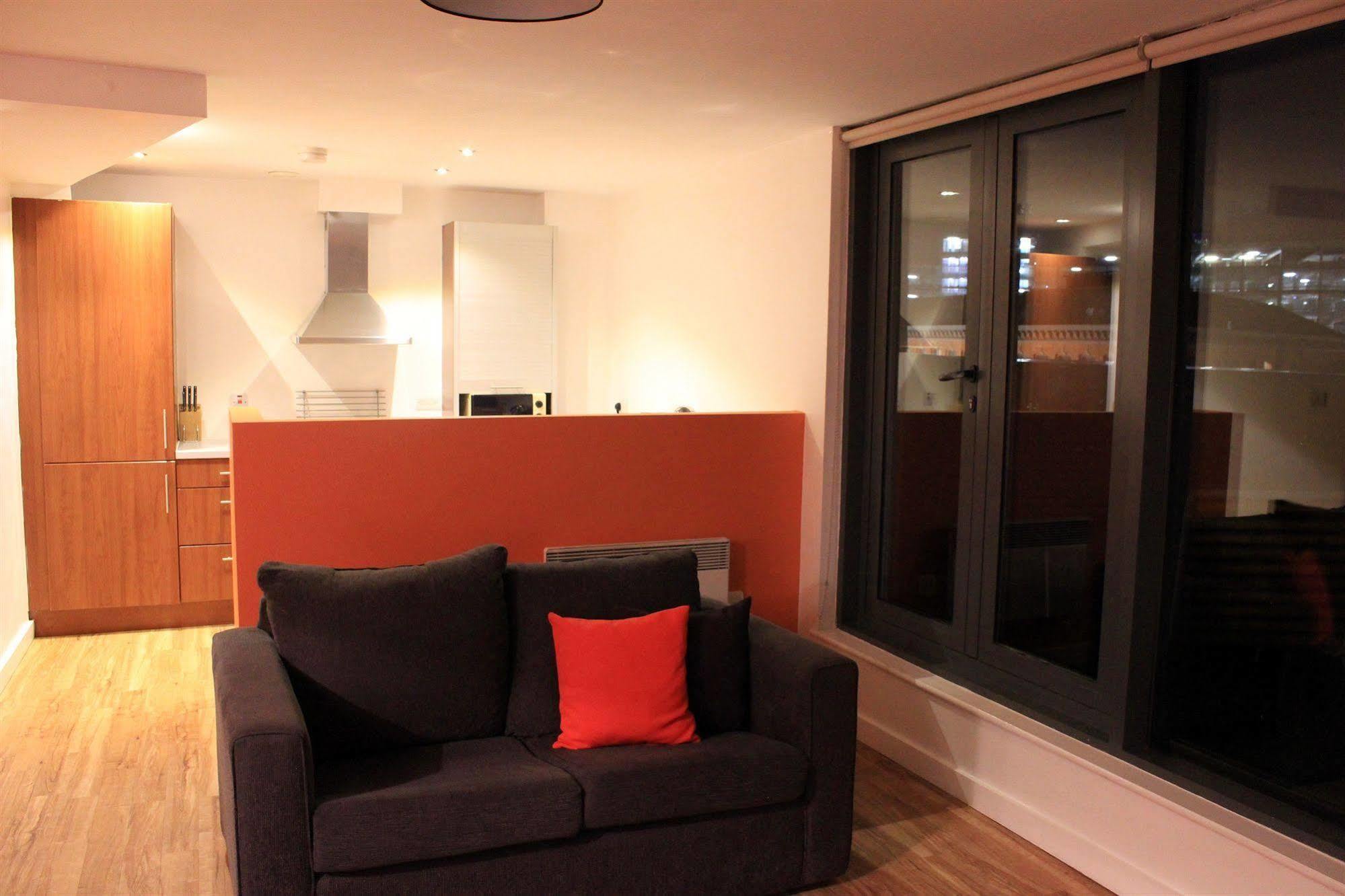 Atana Apartments Манчестер Экстерьер фото